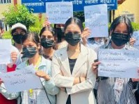 भारतमा नेपाली विद्यार्थीको मृत्युको घटनाको विरोध गर्दै पद्मकन्या कलेजका विद्यार्थीले गरे प्रदर्शन
