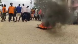 बाराको मटिअर्वा नाकामा मल प्रकरणमा तनाव, किसान र प्रहरीबीच झडप