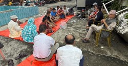 आगजनीपछि नगरपालिकाको परिसरमा बस्यो कार्यपालिका बैठक