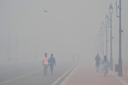 दीपावलीको आतिशबाजीपछि भारतको नयाँदिल्ली धुवाँले ढाकियो