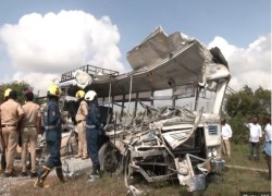 भारतको तेलंगनामा बस र ट्रक ठोक्किंदा २० जनाको मृत्यु