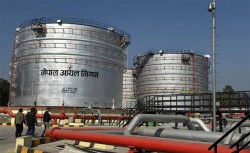 पेट्रोलियम पदार्थको पैठारीमा भन्सार महसुल कर ५० प्रतिशत छुट दिने सरकारको निर्णय