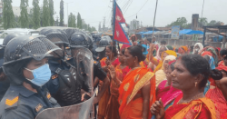 पर्सा प्रहरीको थुनामा रहेका दुर्गा प्रसाईंको रिहाइको माग गर्दै वीरगन्जमा प्रदर्शन