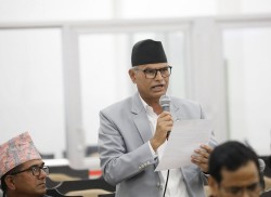 प्रधानमन्त्री र मन्त्रीले संसद्‌मा टिसर्ट लगाएर नआउने गरी ड्रेस कोडको रुलिङ गर्न माग