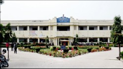 ठाकुरराम क्याम्पसमा परीक्षाको मर्यादामाथि धावा: मोबाइलबाट चिट चोर्ने/चोराउनेको दादागिरी, स्ववियु सभापतिमाथि आक्रमण र प्रहरी लाठीचार्जले तनाव
