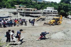 भोटेकोशी बाढी : मधेस प्रदेशका हराइरहेका ३० जना सम्पर्कमा