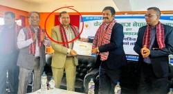 सांसद रामाकान्त चौरसिया भ्रष्टाचार मुद्दाका प्रतिवादी सुरेन्द्र चौरसियासँग देखिँदा विवाद