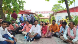 सहिद परिवारका सदस्यहरुद्वारा गृहमन्त्रालय अगाडि धर्ना