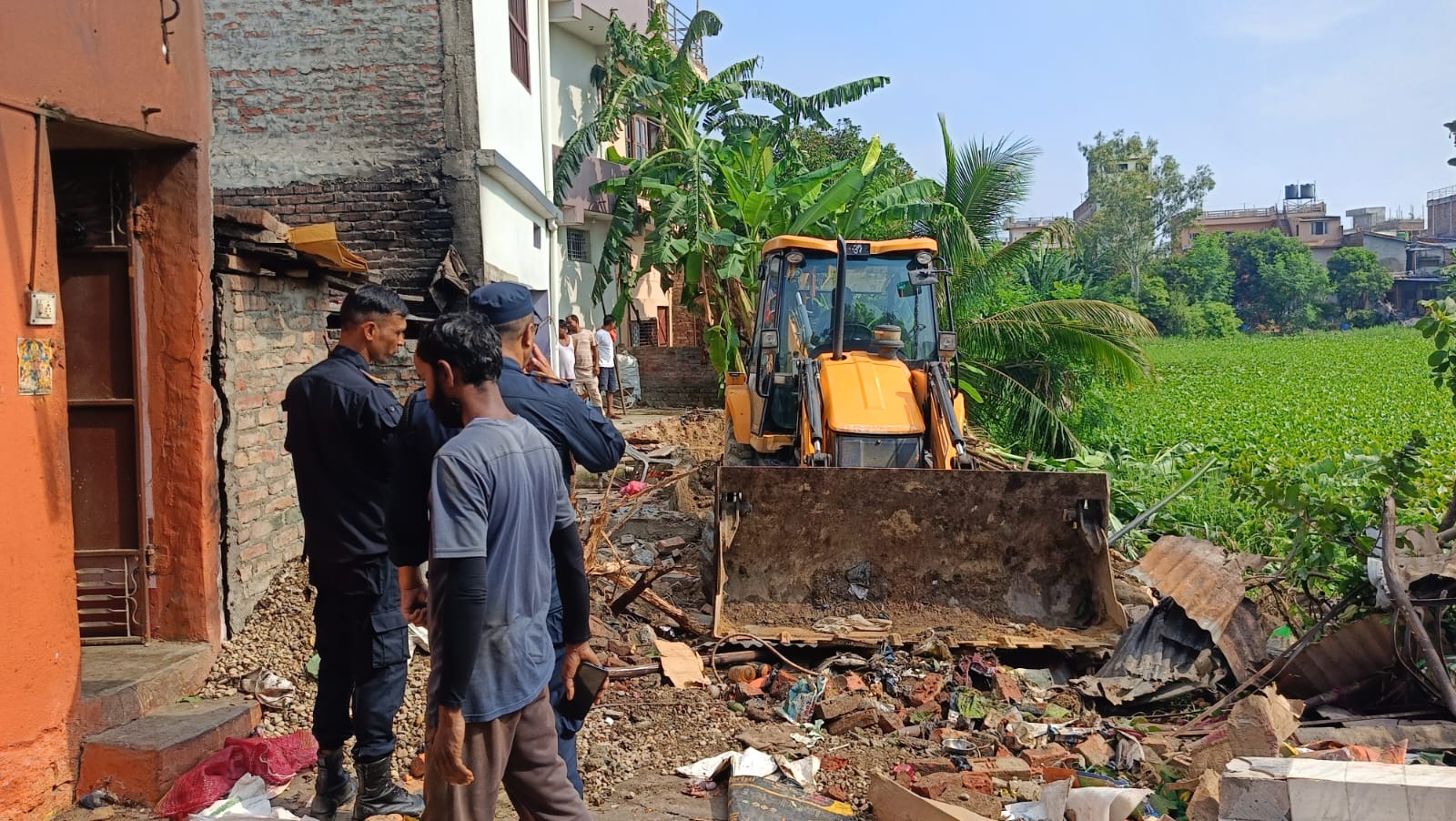 जनकपुरमा अतिक्रमित जग्गामा चल्यो डोजर