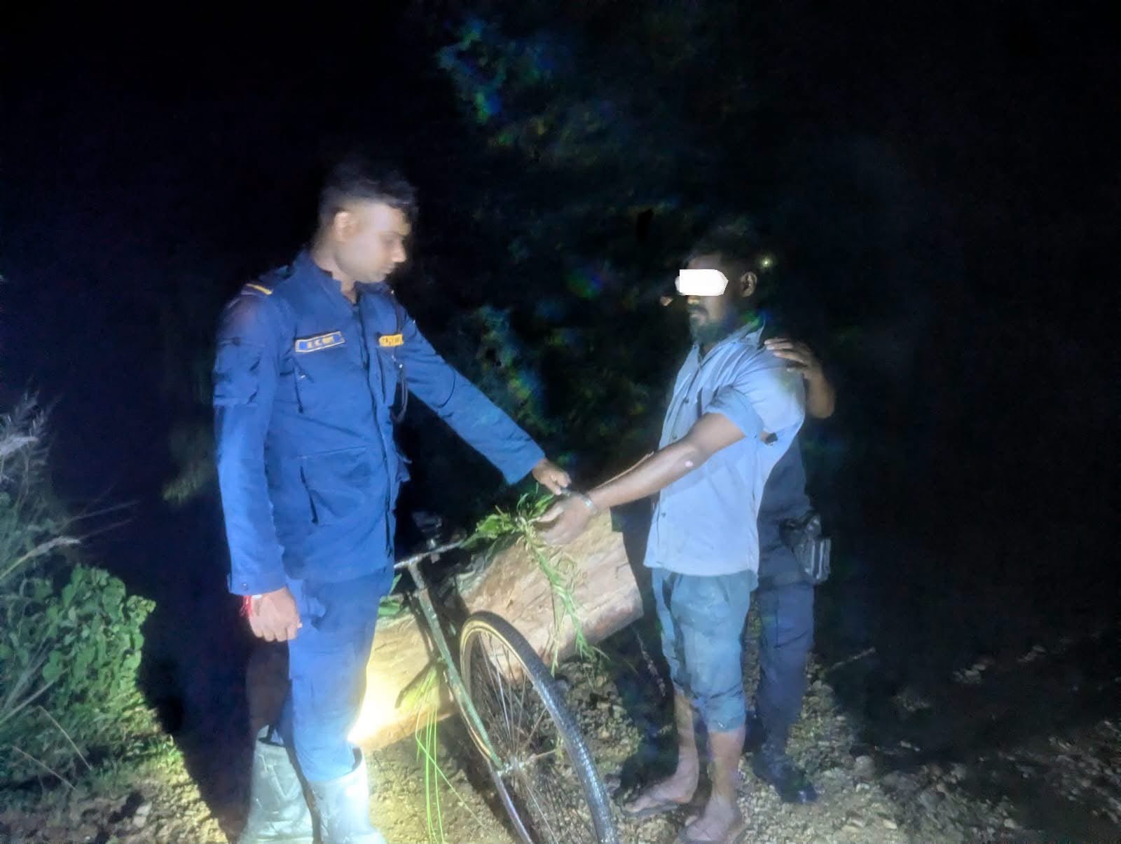 पर्सामा अवैध सालको काठसहित एक जना पक्राउ
