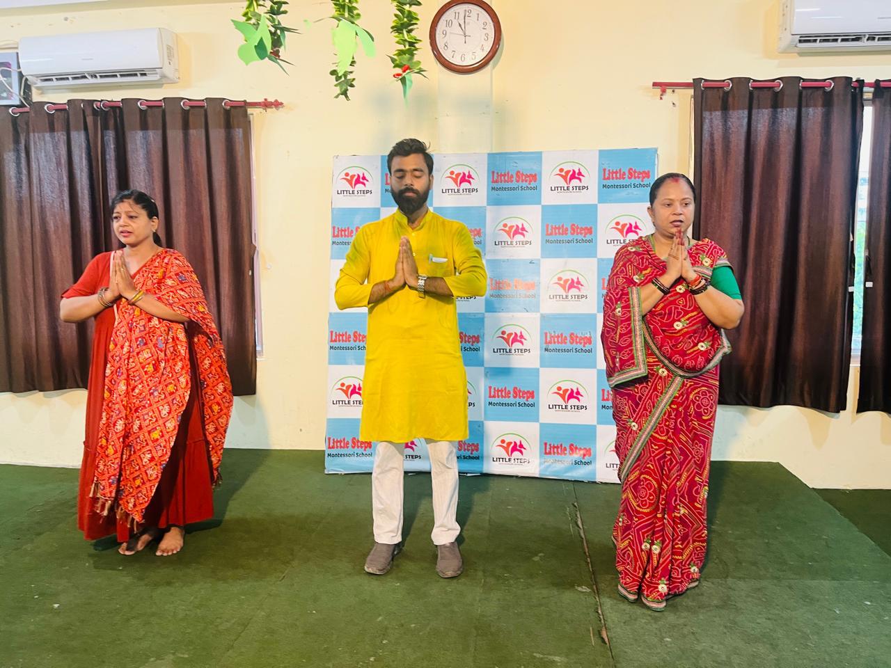 वीरगंजको लिटिल स्टेप मोन्टेसरी स्कूलमा विश्व हिन्दू परिषदद्वारा हनुमान चालीसा पाठ