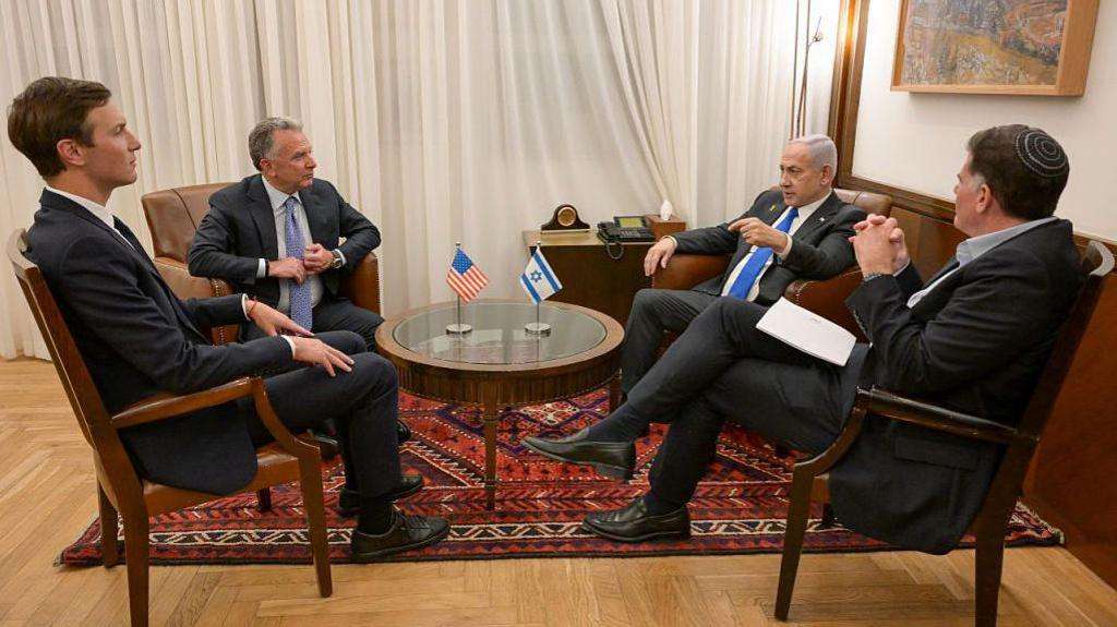 गाजा शान्ति योजना अनुमोदन, हमासले जीवित रहेका २० बन्धकलाई ७२ घण्टापछि रिहा गर्ने