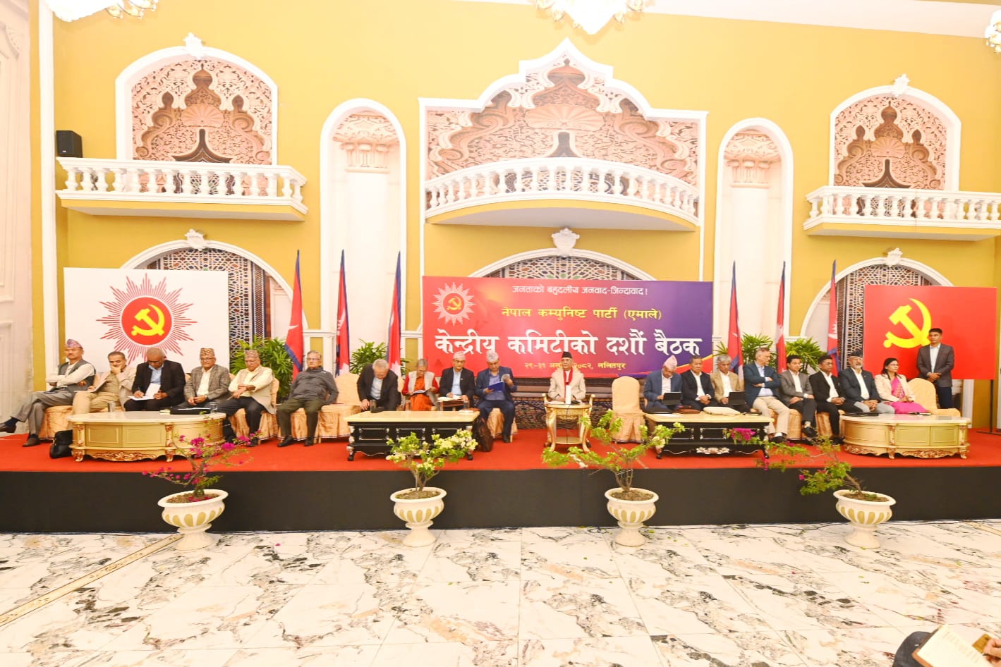 एमाले केन्द्रीय कमिटी बैठकको दोस्रो दिन : केन्द्रीय सदस्यहरुले धारणा राख्ने क्रम जारी