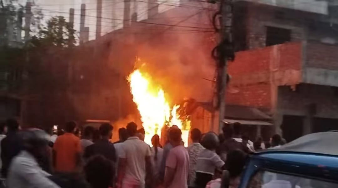 बोतलमा पेट्रोल बिक्री गर्दाको जोखिम : खरानी भयो पसल