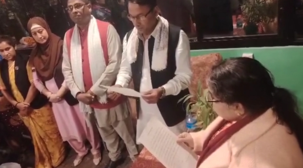 मुख्यमन्त्री यादवलाई होटलमा सपथ गराएर प्रदेश प्रमुख भण्डारी काठमाडौं टाप