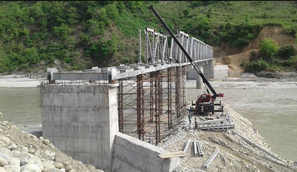 माडी–ठोरी सडकखण्डमा निर्माणाधीन पुलको ठेक्का तोडियो