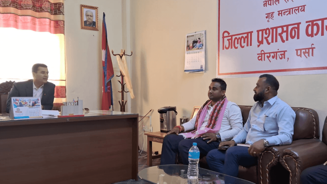 नारायणी अस्पतालमा दलाल र बिचौलियाविरुद्ध कडाइ गर्न सांसद कानुले पर्साका सीडीओसंग गरे छलफल