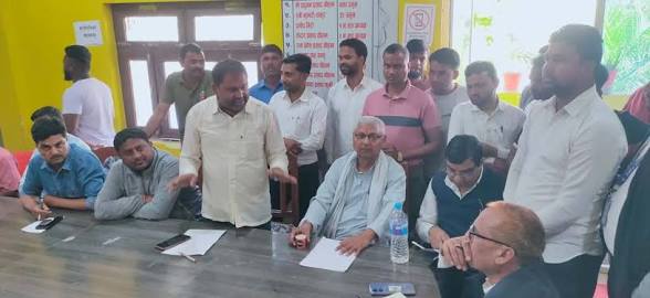 पोखरियाको आय–व्यय माग गर्दै जनप्रतिनिधिहरूद्वारा ज्ञापनपत्र