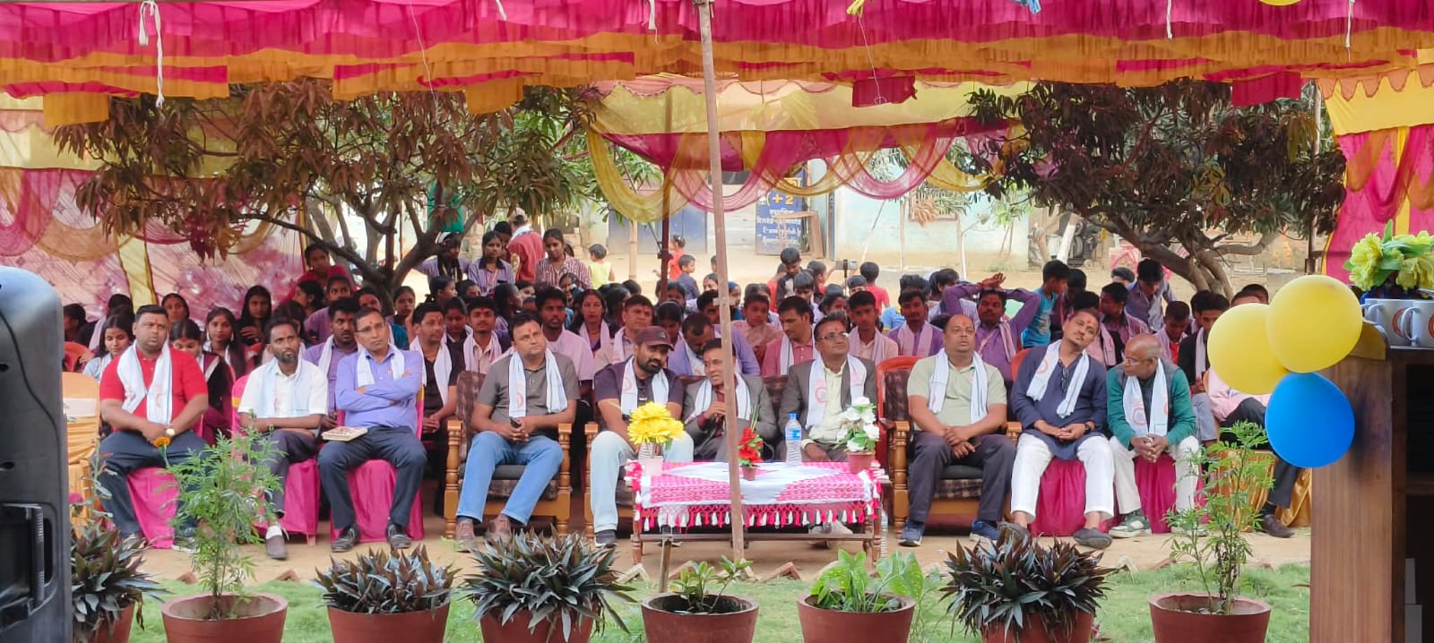 गोल्डेन वाटिकामा अध्ययनरत कक्षा १० का विद्यार्थीहरुको बिदाई