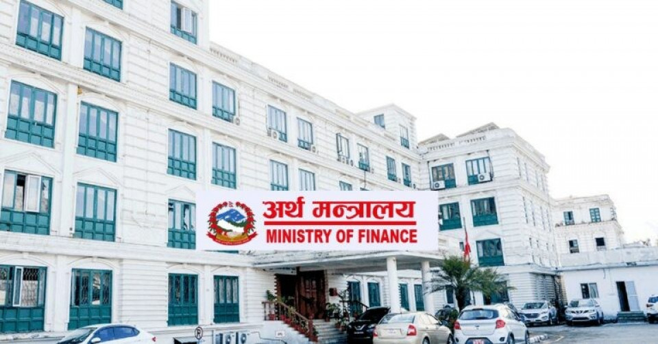 सरकारी कर्मचारीको इन्धन सुविधामा कटौती, कसले कति पाउँछन् ?