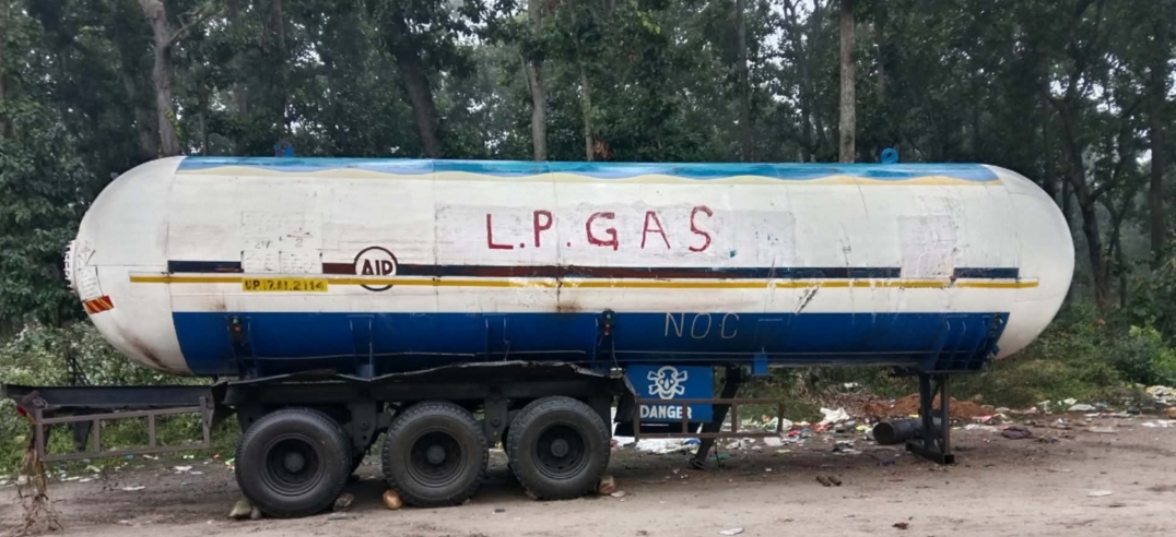 १८ टन ग्यास बोकेको बुलेट राजमार्गमै दुर्घटना, २५ घन्टापछि यातायात सुचारु