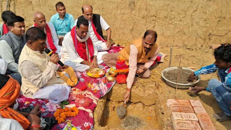 पोखरियामा भारत सरकारको सहयोगमा ७ करोडको लागतमा तीन तल्ले विद्यालय भवन निर्माण हुदैं