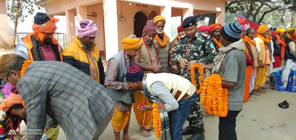 सशस्त्र प्रहरी बल इनर्वा र सिमा सुरक्षा बल ४७ बटालियनद्धारा बाबाधाम जाने भत्तजन हरुलाई संयुक्त रूपमा बिदाई