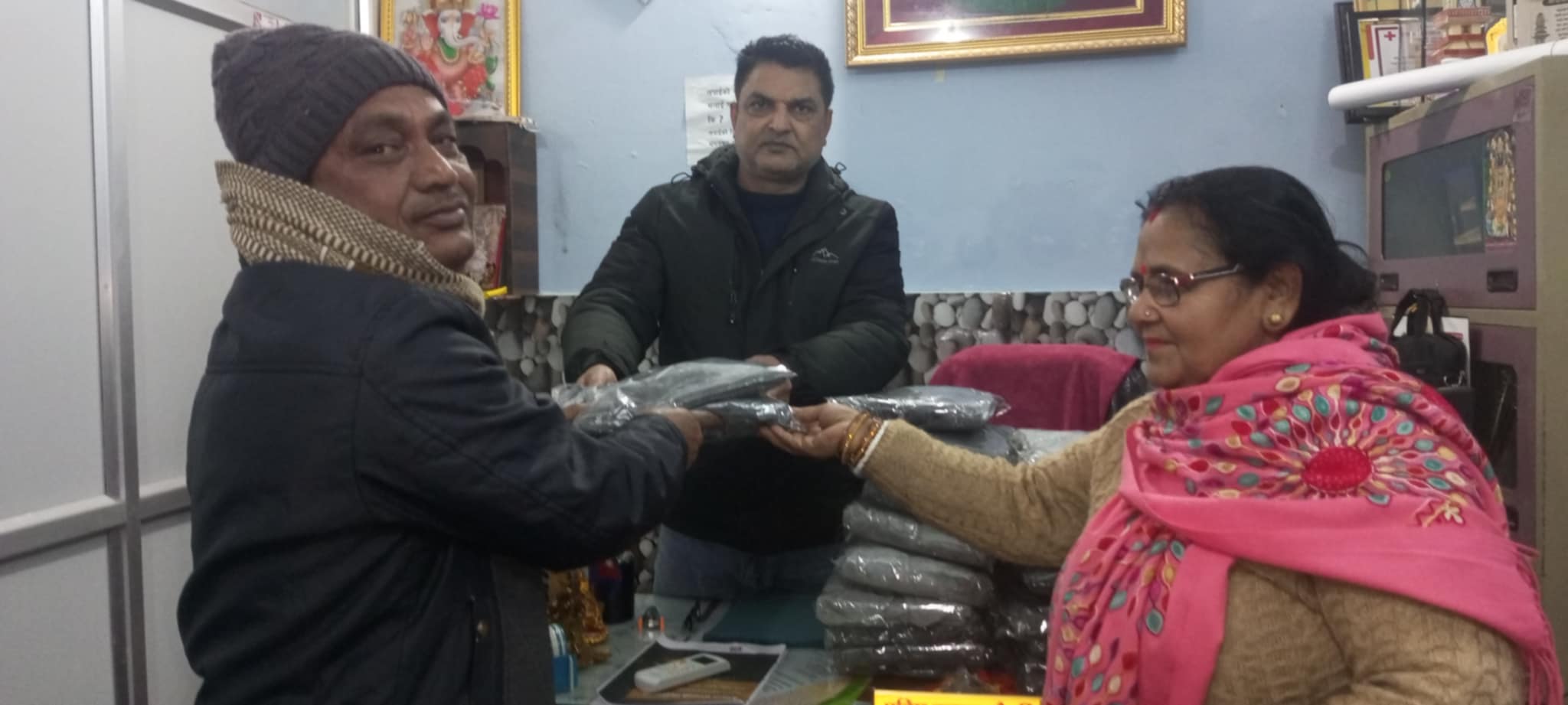 सरसफाइ कर्मचारीहरुलाइ ट्र्याक सुट वितरण 