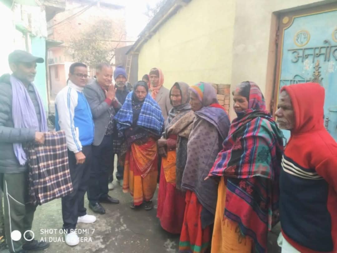 शैक्षिक सहिद मुकुन्द प्रसाद खनाल स्मृति प्रतिष्ठान द्वारा कम्बल वितरण