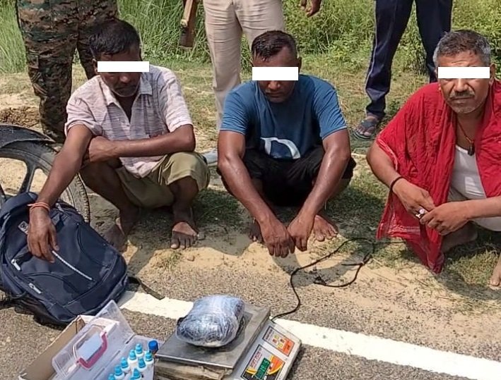नेपालबाट भारततर्फ तस्करी हुँदै गरेको २ किलो अफिमसहित दुई नेपाली र एक भारतीय पक्राउ