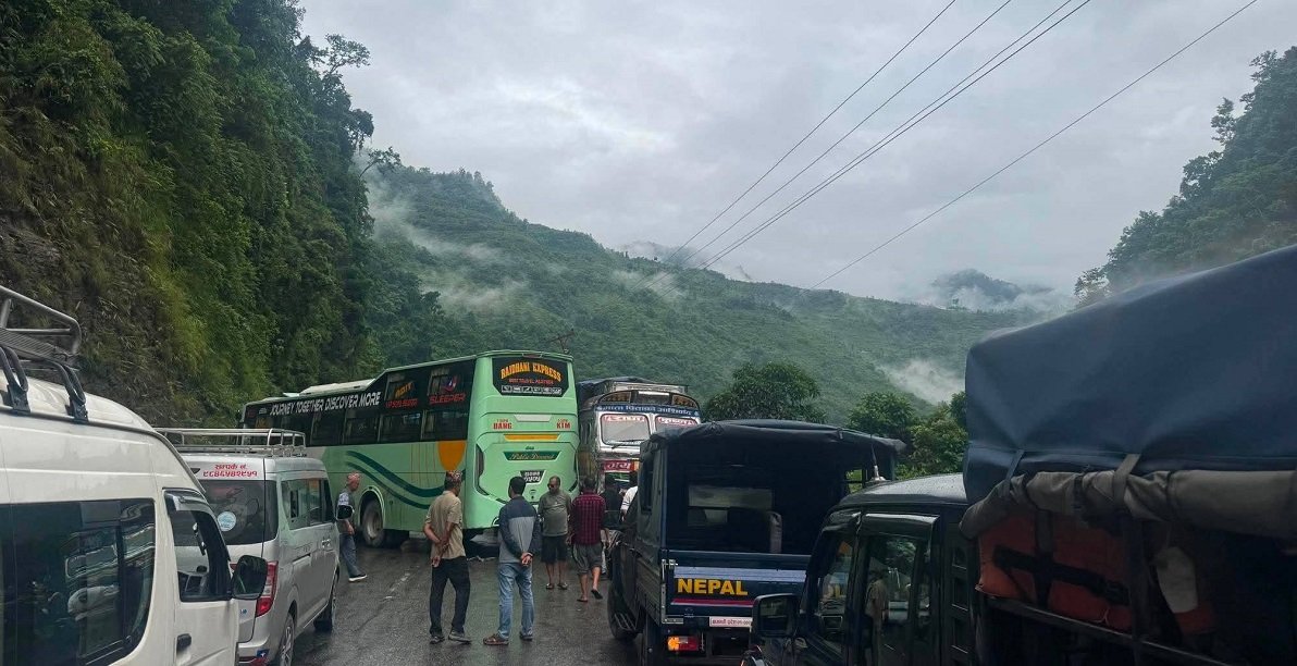 जलबिरेमा तीनवटा सवारीसाधन ठोक्किँदा २६ जना घाइते, अवरुद्ध मुग्लिङ–नारायणगढ सडक खुल्यो