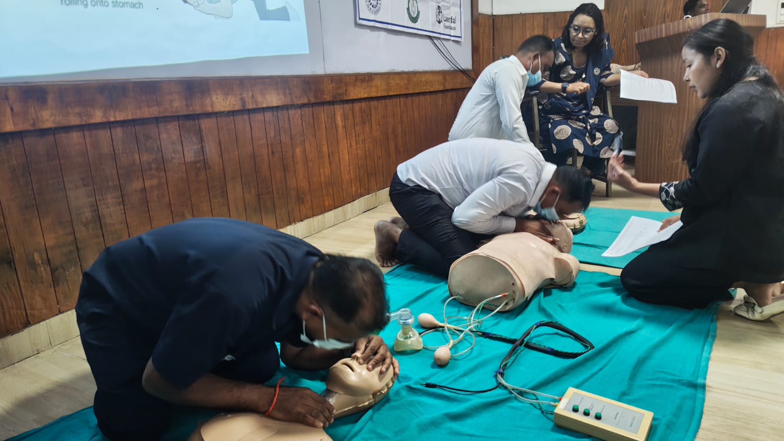 नेशनल मेडिकल कलेजमा एम्बुलेन्स चालकहरूका लागि आधारभूत जीवनरक्षा (BLS) तालिम सम्पन्न
