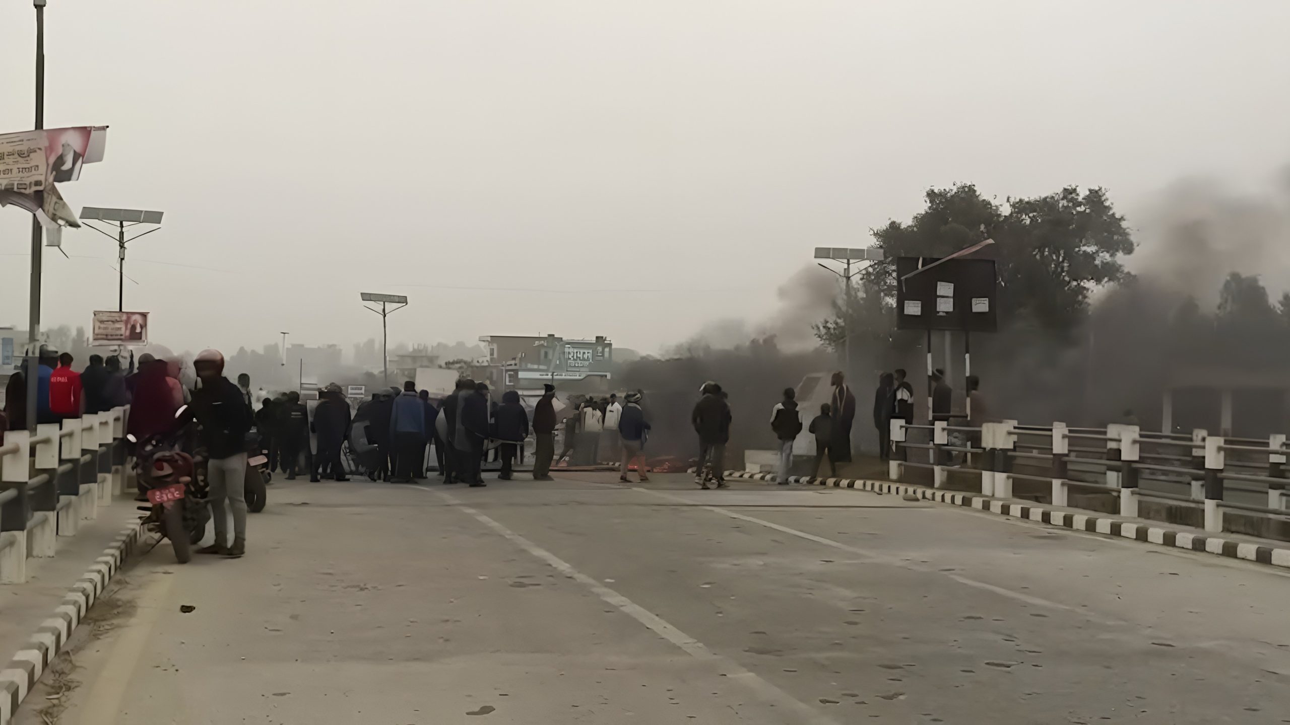 धनुषामा जग्गाको विषयमा विवाद, प्रहरीद्वारा १६ राउन्ड अश्रुग्याँस प्रहा