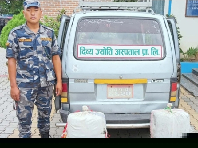 अस्पतालको नाम लेखिएको भ्यानबाट ६० किलो गाँजा बरामद
