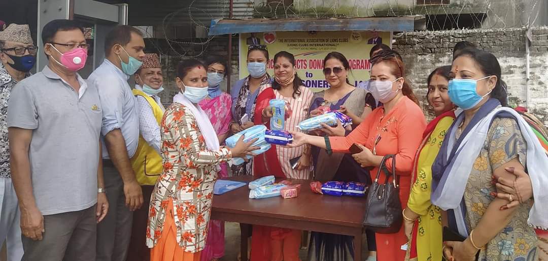 लायन्स क्लबद्वारा वीरगञ्ज कारागारका कैदी बन्दीहरूलाई स्वास्थ्यजन्य सामग्री वितरण।