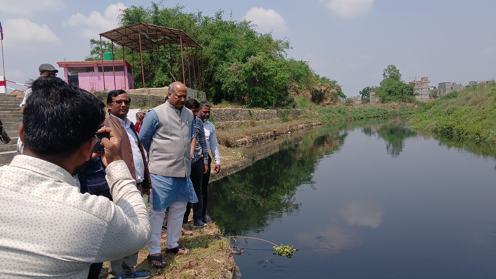 मुख्यमन्त्री सिंहद्धारा वीरगञ्जको सरिस्वा नदिको स्थलगत अनुगमन