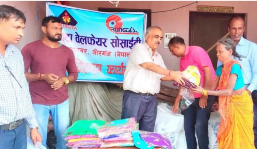 रुंगटा वेल फेयर सोसाइटीद्वारा  विपन्न परिवारलाई साडी र पूजा सामग्री वितरण