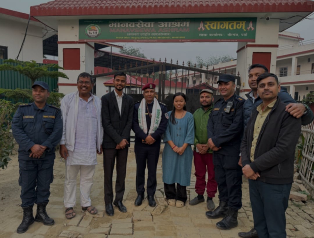 एस.पी. गौतम मिश्र द्वारा मानवसेवा आश्रमलाई खाना सहयोग
