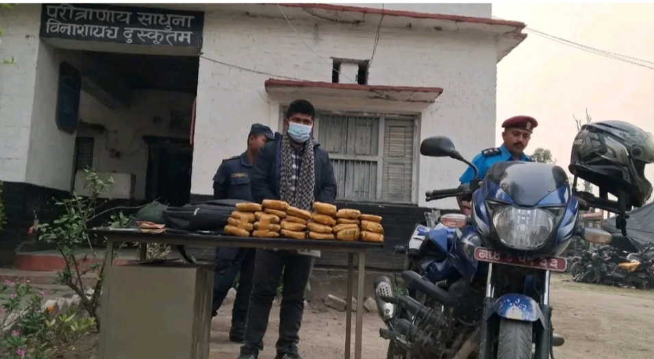 लागूऔषध चरेससहित बाराबाट एक जना पक्राउ