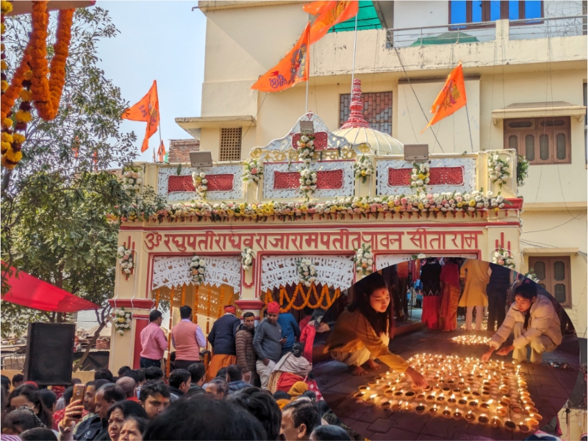 राम मन्दिरकाे उद्घाटन भएको खुशीयालीमा वीरगन्जमा बलियो सवा लाख दीयाे ।