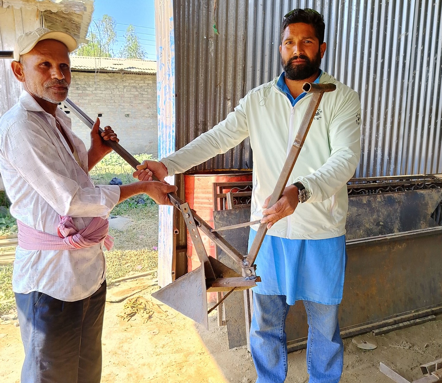 किसानलाई ५५ थान फलामको हलो वितरण