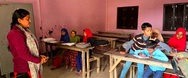 सामुदायिक विद्यालयमा बुबा अध्यक्ष, छोराछोरी शिक्षक र बुहारी सहयोगी