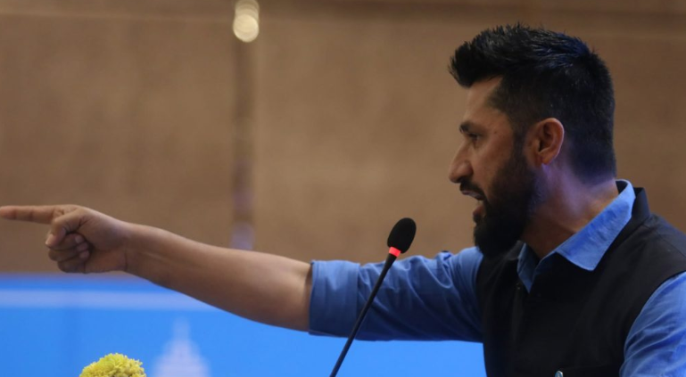 दुई तिहाइ निकटको भारले थिचिएका रविको जिम्मेवार वक्तव्य