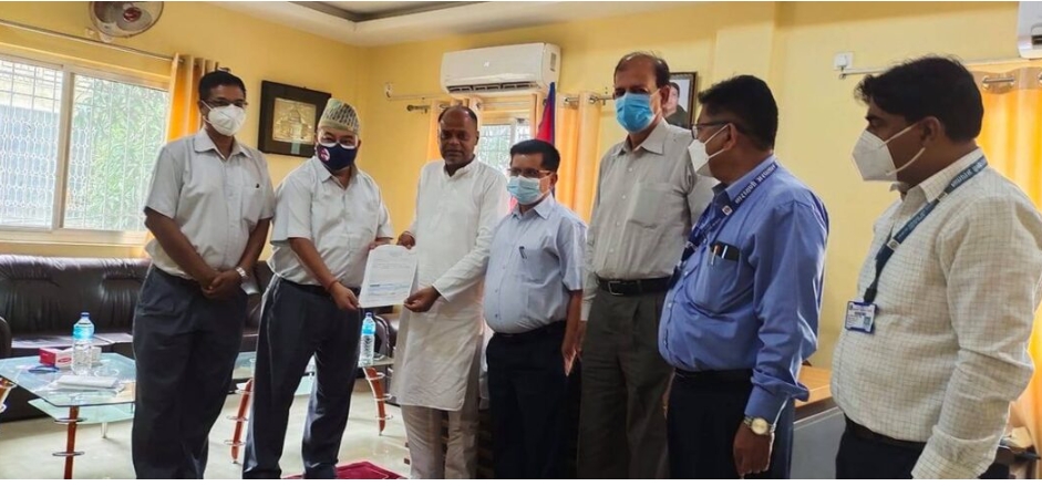 सुर्य नेपालद्वारा नारायणी अस्पताललाई ३० लाख नगद सहयोग।