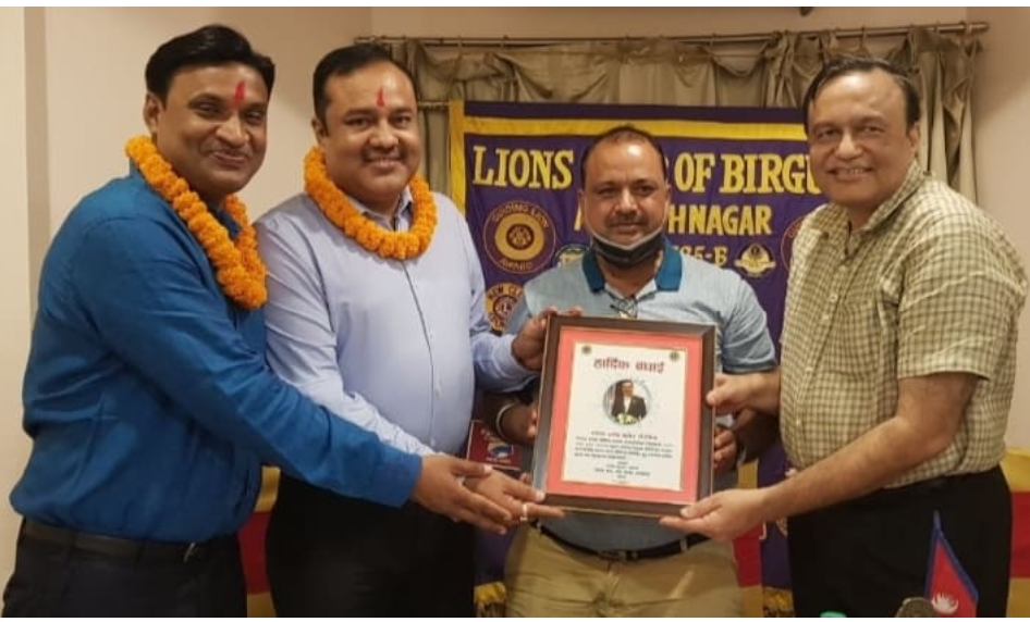 वीउवासङ्घका कार्यसमितिलाई लायन्स क्लबद्वारा सम्मान।