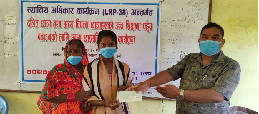 दलित, गरीव तथा जेहेन्दार छात्राहरुलाई दिव्य यूवा क्लवद्वारा छात्रावृत्ति वितरण।