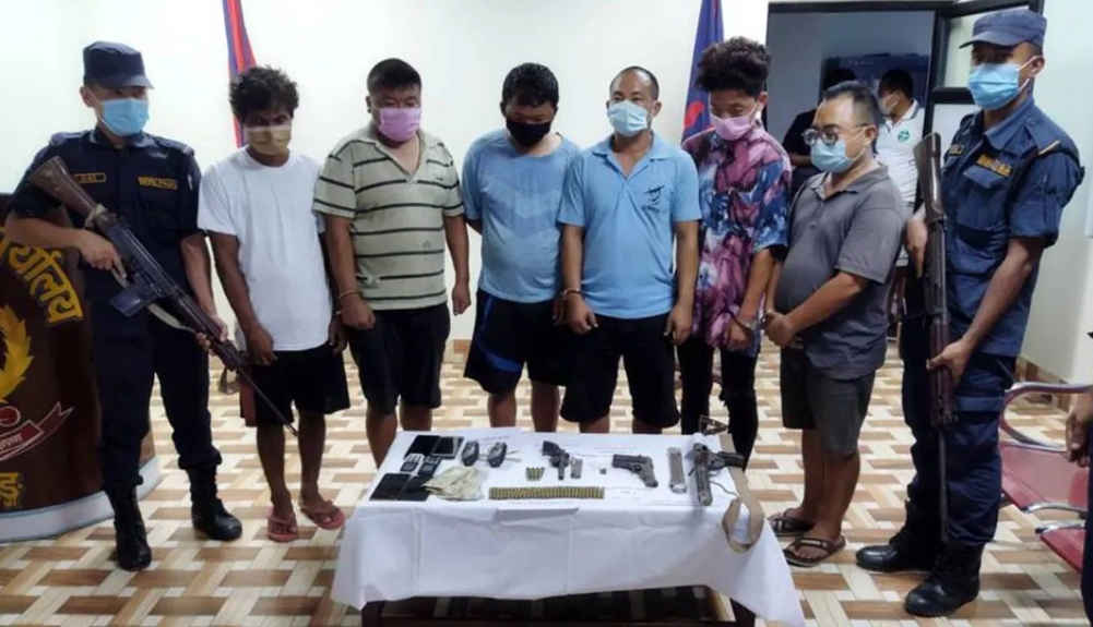 ज्वेलर्समा लुटपाट गर्न खोज्ने समूह हतियारसहित पक्राउ।