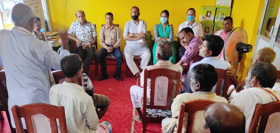 पोखरीयामा जग्गाधनी र नगरविकास समितीबीच छलफल ।