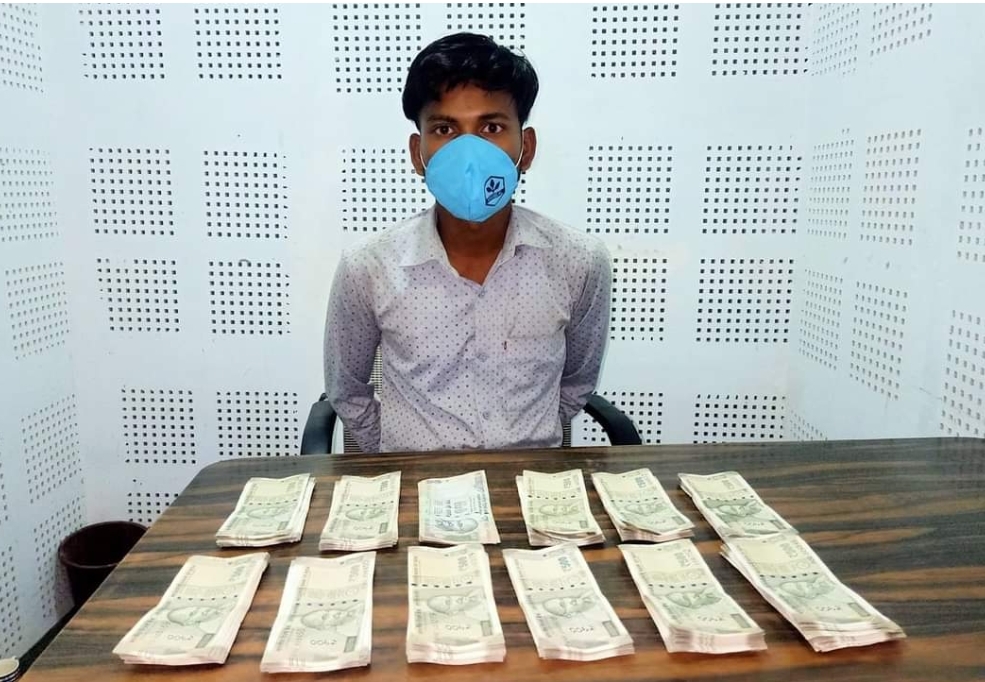 प्रतिबन्धित भारतीय नोटसहित बहुदरमाईका शर्मा पक्राउ।