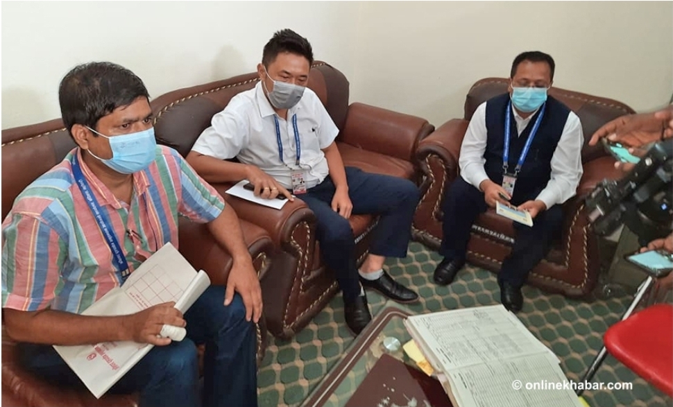 मुख्यमन्त्री कार्यालयमा अख्तियार अनुसन्धानको छापा, साइकल वितरणसम्बन्धी कागजात लिएर फर्कियो।